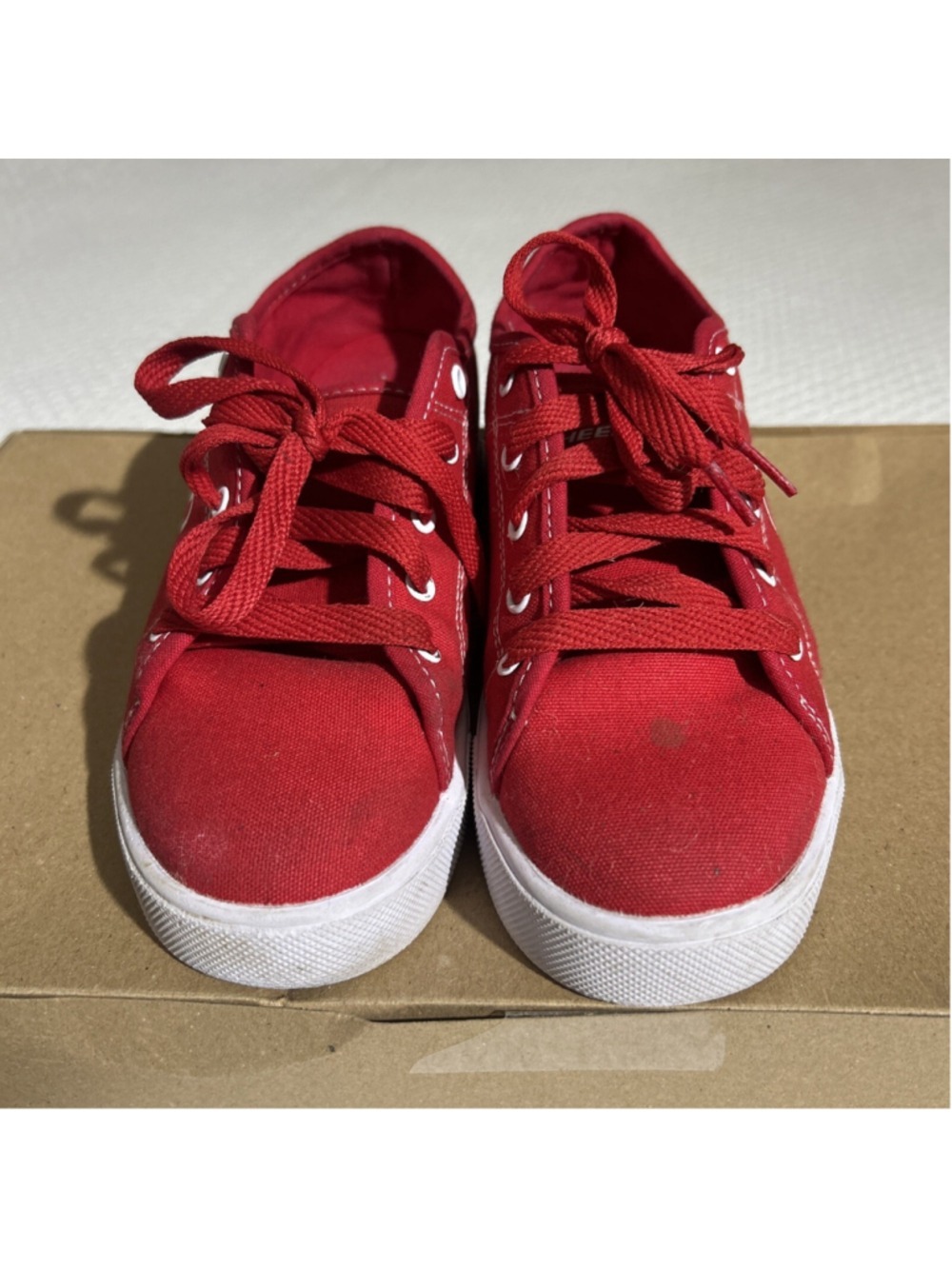 Heelys HES10456 Red Roller Skate Shoes Lace Up Low Top Size 5